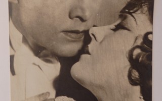 Rudolph Valentino ja Gloria Swanson filmitähtiä
