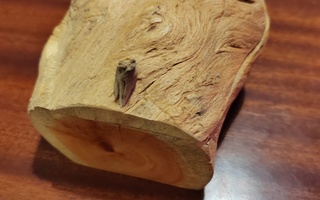 Pieni puinen rasia
