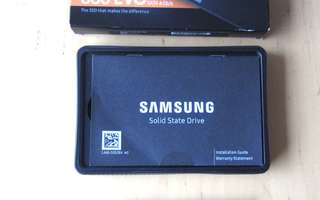 SSD Samsung 860EVO 500GB-V-NAND (vain 421h. käytetty!)