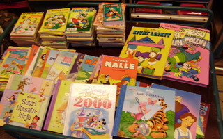 Lasten kirjat , lehdet , VHS kasetteja ja DVD levyjä