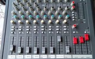 Soundcraft Topaz 12-4 mikseri/miksauspöytä