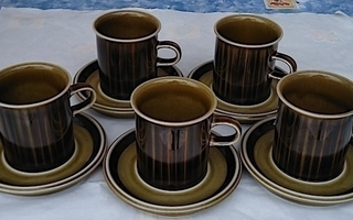 Arabia Kosmos kahvikupit ja lautaset 5 paria