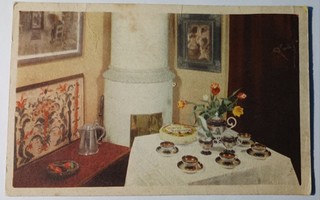 Kahvipöytä katettuna nimipäiväkesteihin, p. 1951