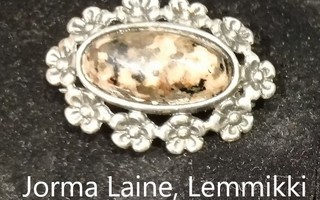 JORMA LAINE, LEMMIKKI -solki, hopeinen , vuodelta 1979