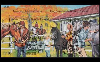 1117-20BL6 o Nuorten harrastuksia ratsastus (1990)