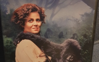 Sumuisten vuorten gorillat (v.1988) Sigourney Weaver