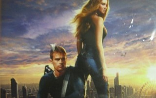 OUTOLINTU / DIVERGENT BLU-RAY 2 DISC SPECIAL