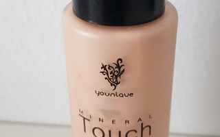 Younique Touch Mineral Liquid Foundation / Meikkivoide