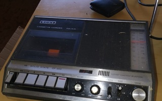 Sony CF-300 kasettisoitin/radio