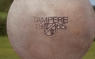 Tampere 1965. Lätkämitali. Puurasiassa. Halkaisija - 74 mm.