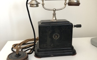 Vanha L.M. Ericsson puhelin