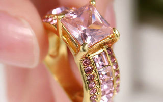 84 .. 14k Kulta Princess Pink Sapphire Kaunis .. Sormus