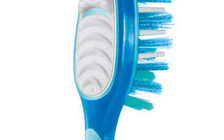 Clean & Whitening -hammasharja poistaa värjäytymiä
