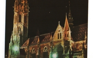 Unkari, Budapest. Matthias church. Kirkko, öinen näkymä.