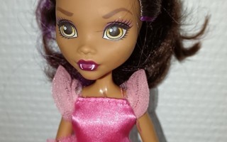 Monster High nukke Clawdeen Wolf #2