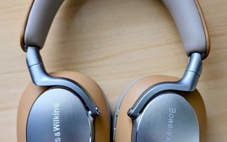 B&W Bowers & Wilkins PX8 Bluetooth vastamelukuulokkeet