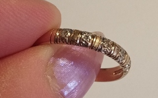 Kultainen sormus viidellä timantilla, koko 8/18,2mm
