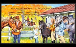 1117-20BL6 ** Nuorten harrastuksia ratsastus (1990)