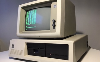 Toimiva IBM PC XT + IBM vihersävymonitori + DOS 4.0 - 1983
