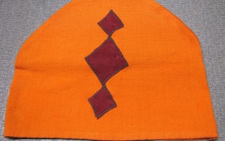 Oranssi paavin hattu, mitra, piispan hiippa *UNIIKKI