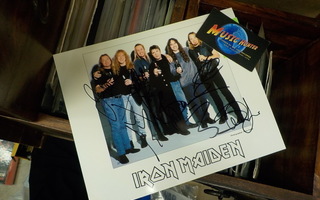 IRON MAIDEN PROMOKUVA  + JÄSENTEN NIMMARIT