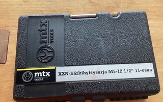 XZN-kärkihylsysarja M5-12 1/2” 11 - osaa.