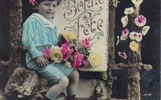 LAPSI / Hymyilevä poika ja ruusuin koristettu taulu. 1900-l.