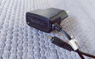 Nokia puhelin laturi AC-5E (phone charger)