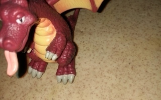 Dragon hahmo 2000-luvulta 12 cm lohikäärme