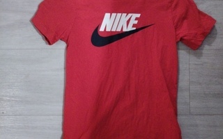 Nike t-paita 128-137