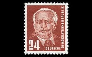 DDR 324 ** Presidentti Pieck 24 (1952)