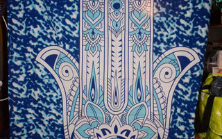 Sinivalkoinen Paisley Hamsa -seinäkangas