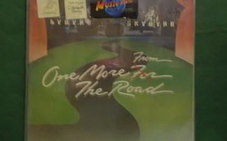 LYNYRD SKYNYRD - ONE FROM THE ROAD M-/EX- 2LP