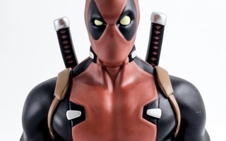 DEADPOOL DELUXE BUST BANK	(17 909)	n.17cm x 18cm	Pankki