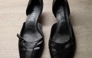 Mustat hienot Esprit kengät
