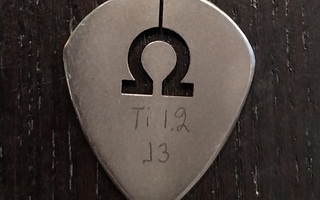 Titaani Jazz 3 1.2mm plektra sis postikulut