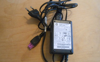 Original HP AC Power Adapter/Laturi 0957-2286