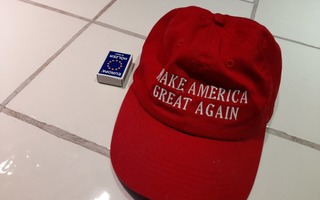 Trump "make America great again" lippalakki