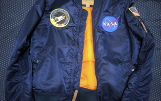 Alpha Industries MA-1 VF NASA Bombertakki