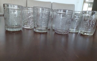 Suurmies-sarjan laseja ja muita
