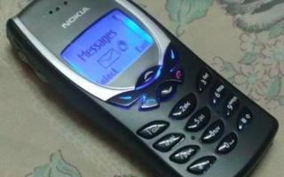 Mustanvärinen Nokia 8250 ( 8210 ) uusittuna **SUPER ALE!**