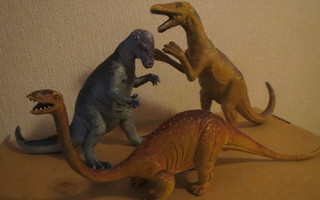 Dinosaurus - kolme figuuria