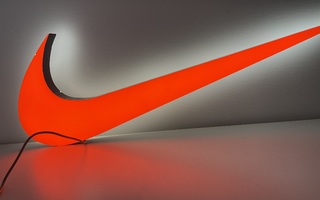 Nike swoosh logo - valomainos