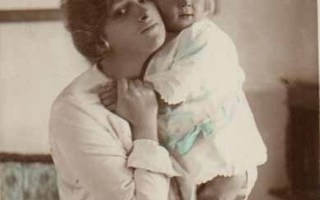 ÄITI / Gladys Cooper pieni tyttö sylissään. 1910-l.