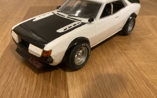 Toyota Celica TA22 1/24 pienoismalli. Made in Japan.