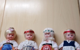 Viron retro kansallispukuiset nuket
