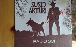Susi Artturi-Radio soi/Yksinäinen mopomies
