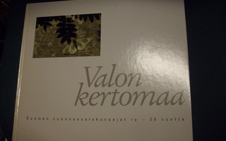 VALON KERTOMAA - Suomen Luonnonvalokuvaajat ry 25 v. *Sis.pk