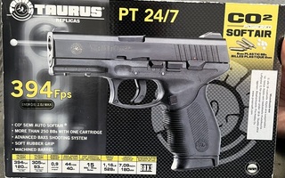 Cybergun Co2 Taurus  PT 24/7 + Kwc/Asg glock 17
