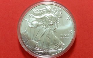 Dollariklassikot: Silver Eagle 1 unssi 999 hopeaa. (KD70)